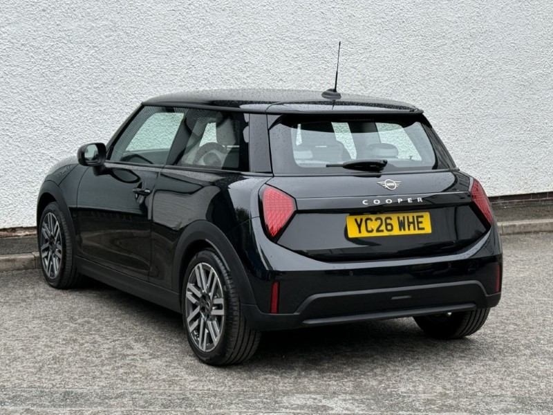 2026 (26) MINI HATCHBACK 1.5 Cooper Classic Premium 3dr 5670037