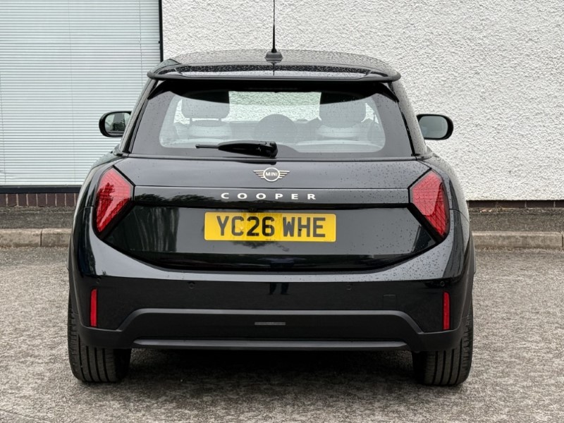 2026 (26) MINI HATCHBACK 1.5 Cooper Classic Premium 3dr 5670038