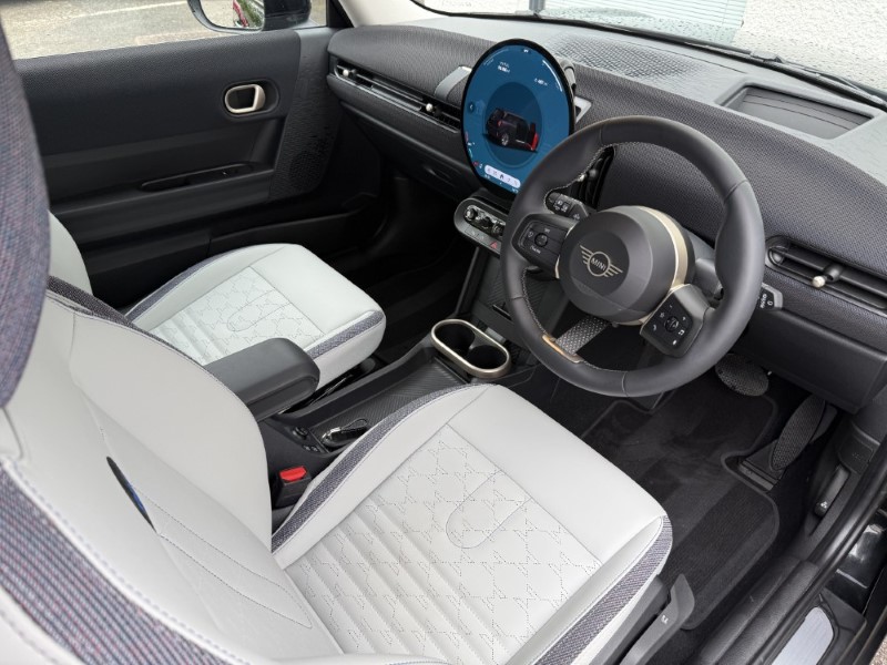 2026 (26) MINI HATCHBACK 1.5 Cooper Classic Premium 3dr 5670046
