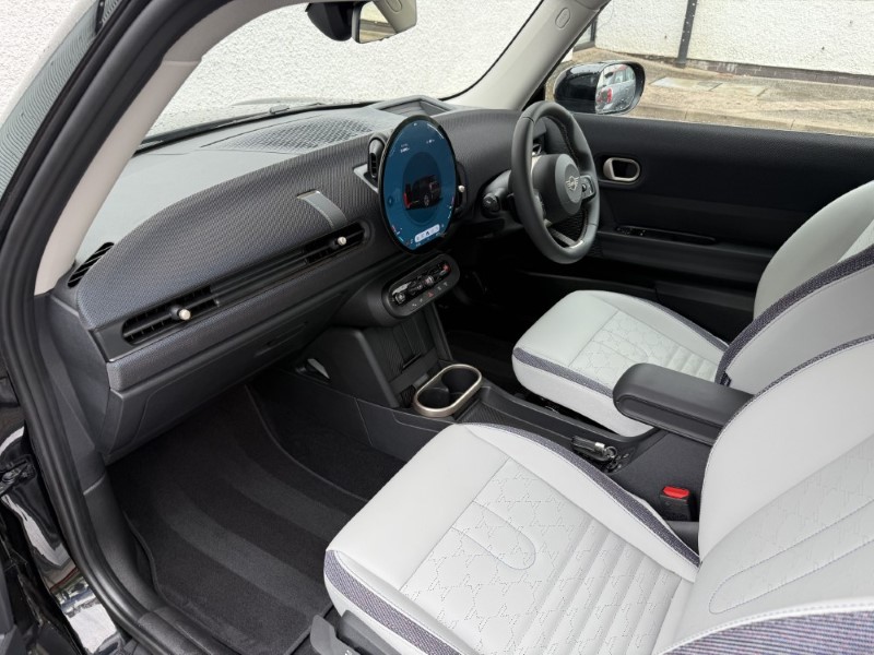 2026 (26) MINI HATCHBACK 1.5 Cooper Classic Premium 3dr 5670042