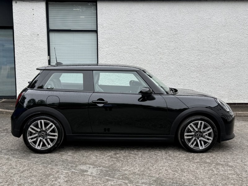 2026 (26) MINI HATCHBACK 1.5 Cooper Classic Premium 3dr 5670060