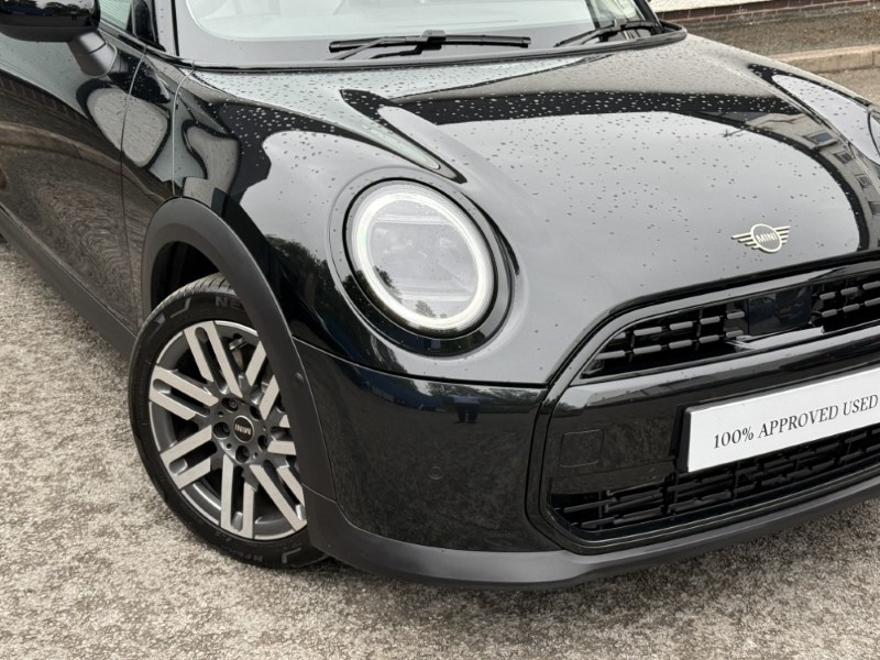 2026 (26) MINI HATCHBACK 1.5 Cooper Classic Premium 3dr 5670069