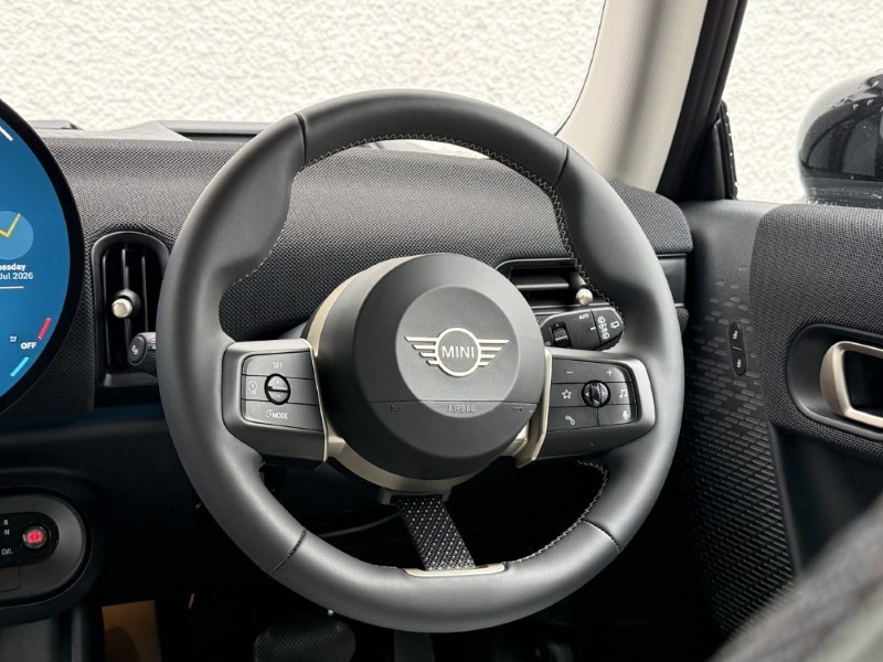 2026 (26) MINI HATCHBACK 1.5 Cooper Classic Premium 3dr 5670045