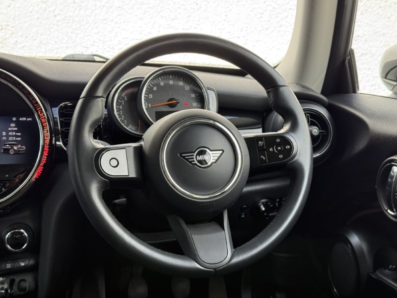 2021 (71) MINI HATCHBACK 1.5 Cooper Classic 3dr 5679750