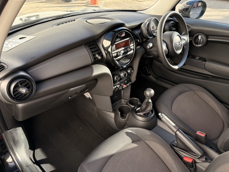 2017 (67) MINI HATCHBACK 1.5 Cooper 3dr 5802811