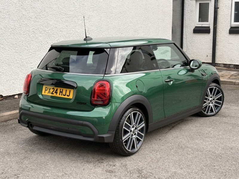 2024 (24) MINI HATCHBACK 1.5 Cooper Exclusive Premium 3dr Auto 5814508