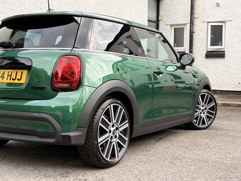 2024 (24) MINI HATCHBACK 1.5 Cooper Exclusive Premium 3dr Auto 5814510