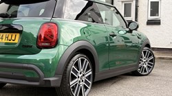 2024 (24) MINI HATCHBACK 1.5 Cooper Exclusive Premium 3dr Auto 5814510