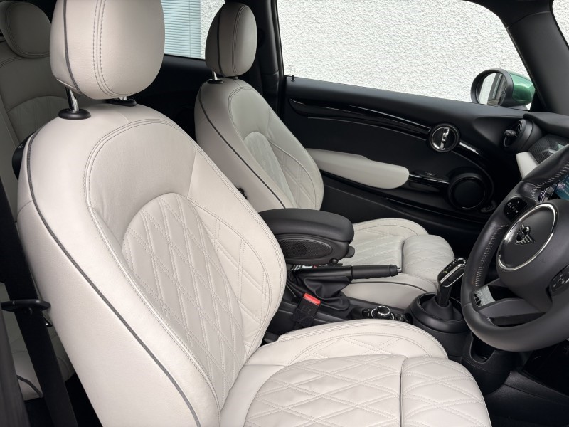 2024 (24) MINI HATCHBACK 1.5 Cooper Exclusive Premium 3dr Auto 5814512