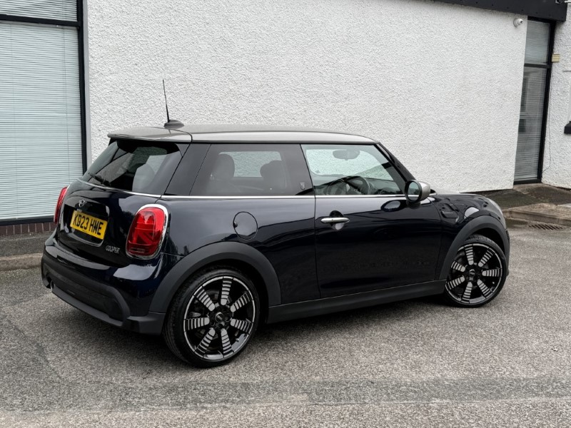 2023 (23) MINI HATCHBACK 1.5 Cooper Exclusive 3dr 5815905