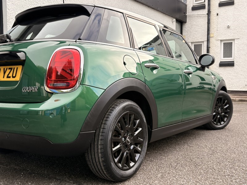 2020 (70) MINI HATCHBACK 1.5 Cooper Classic II 5dr 5846750