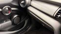 2020 (70) MINI HATCHBACK 1.5 Cooper Classic II 5dr 5846777