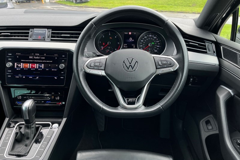 2021 (21) VOLKSWAGEN PASSAT 2.0 TDI EVO SCR R-Line 5dr DSG 3472753