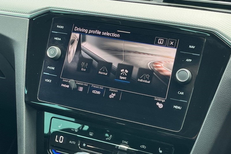 2021 (21) VOLKSWAGEN PASSAT 2.0 TDI EVO SCR R-Line 5dr DSG 3472763