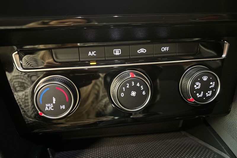 2021 (21) VOLKSWAGEN PASSAT 2.0 TDI EVO SCR SE Nav 4dr 3450455