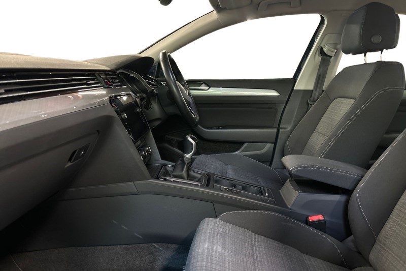 2021 (21) VOLKSWAGEN PASSAT 2.0 TDI EVO SCR SE Nav 4dr 3450435