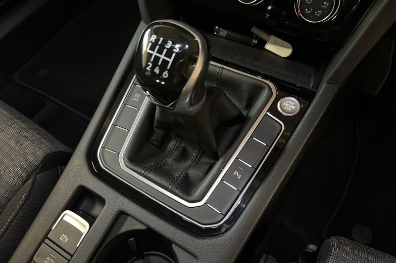2021 (21) VOLKSWAGEN PASSAT 2.0 TDI EVO SCR SE Nav 4dr 3450457