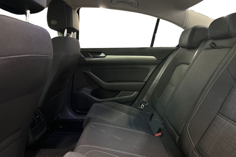 2021 (21) VOLKSWAGEN PASSAT 2.0 TDI EVO SCR SE Nav 4dr 3450436