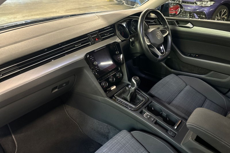 2021 (21) VOLKSWAGEN PASSAT 2.0 TDI EVO SCR SE Nav 4dr 3450459