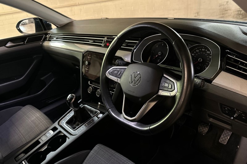 2021 (21) VOLKSWAGEN PASSAT 2.0 TDI EVO SCR SE Nav 4dr 3450442