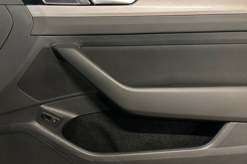 2021 (21) VOLKSWAGEN PASSAT 2.0 TDI EVO SCR SE Nav 4dr 3450443