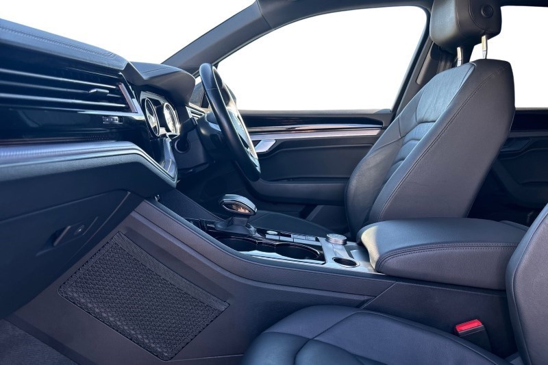 2019 (19) VOLKSWAGEN TOUAREG 3.0 V6 TDI 4Motion R-Line 5dr Tip Auto 3514812