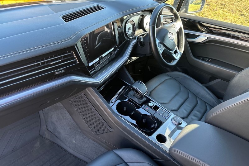 2019 (19) VOLKSWAGEN TOUAREG 3.0 V6 TDI 4Motion R-Line 5dr Tip Auto 3514837