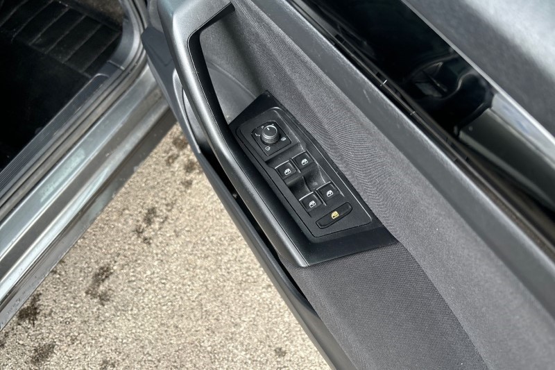 2022 (71) VOLKSWAGEN T-ROC 1.0 TSI 110 Black Edition 5dr 3537066