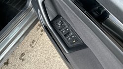 2022 (71) VOLKSWAGEN T-ROC 1.0 TSI 110 Black Edition 5dr 3537066