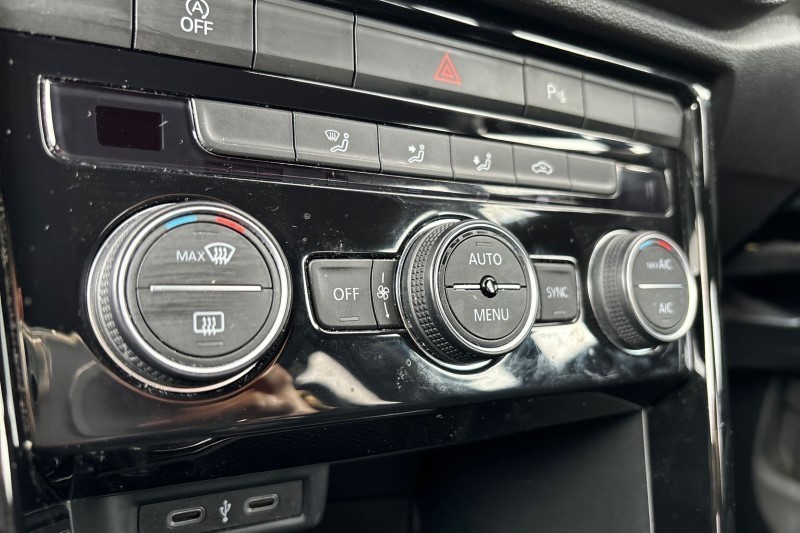 2022 (71) VOLKSWAGEN T-ROC 1.0 TSI 110 Black Edition 5dr 3537075