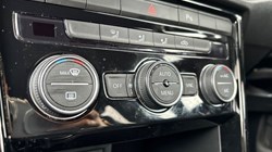 2022 (71) VOLKSWAGEN T-ROC 1.0 TSI 110 Black Edition 5dr 3537075