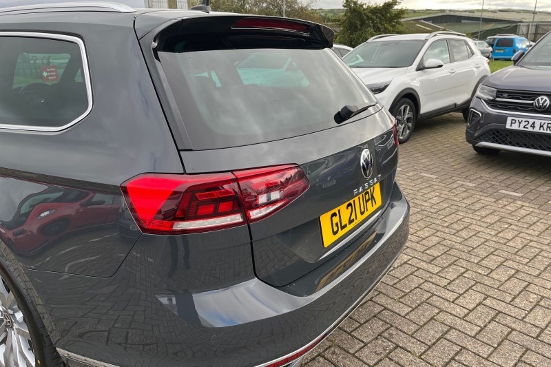 2021 (21) VOLKSWAGEN PASSAT 2.0 TDI EVO SCR R-Line 5dr DSG 3580143