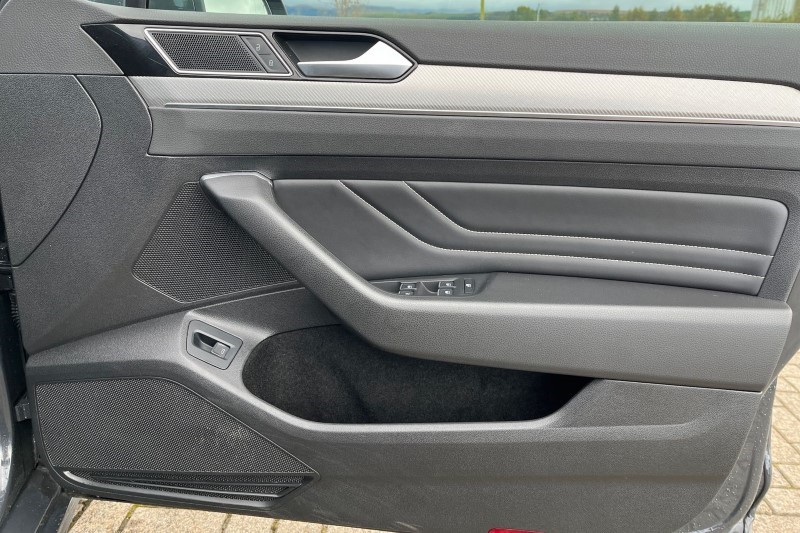 2021 (21) VOLKSWAGEN PASSAT 2.0 TDI EVO SCR R-Line 5dr DSG 3580111