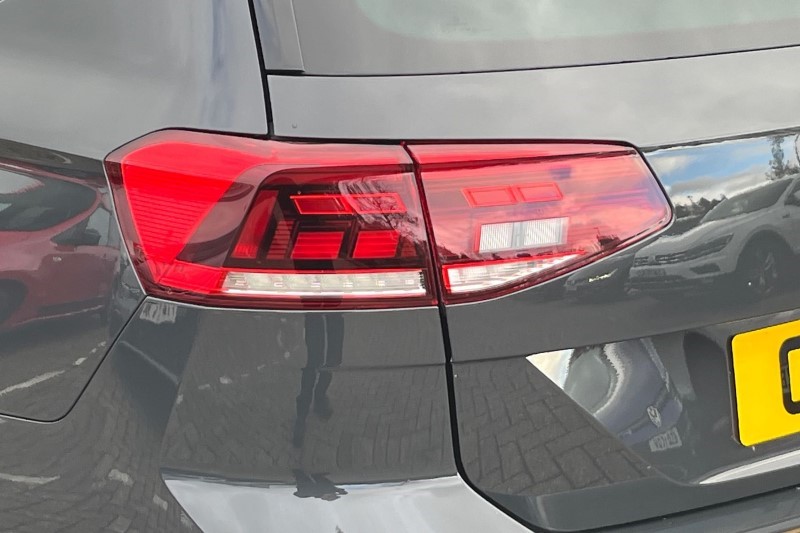 2021 (21) VOLKSWAGEN PASSAT 2.0 TDI EVO SCR R-Line 5dr DSG 3580142