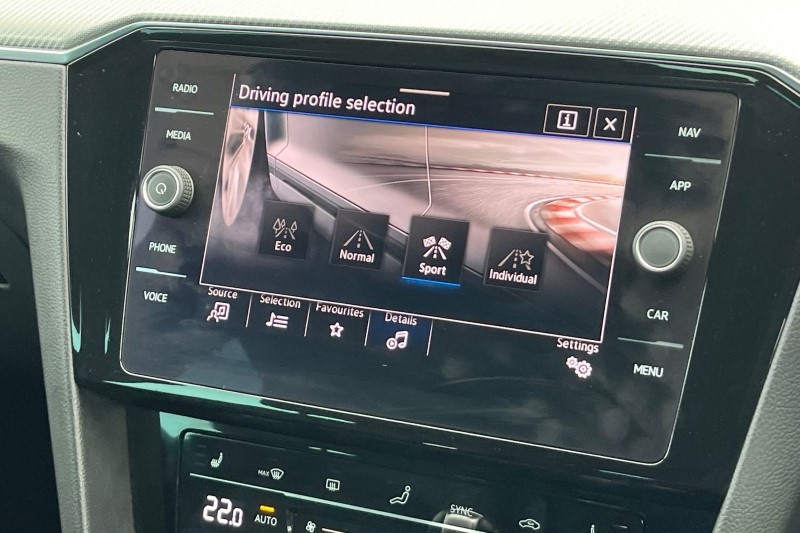 2021 (21) VOLKSWAGEN PASSAT 2.0 TDI EVO SCR R-Line 5dr DSG 3580127