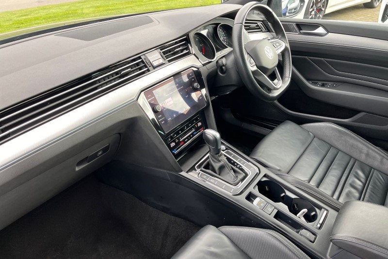 2021 (21) VOLKSWAGEN PASSAT 2.0 TDI EVO SCR R-Line 5dr DSG 3580134