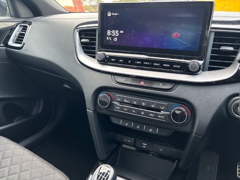 2021 (21) KIA CEED 1.5T GDi ISG GT-Line 5dr 3587338