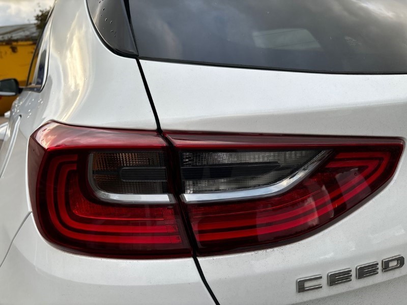 2021 (21) KIA CEED 1.5T GDi ISG GT-Line 5dr 3587351