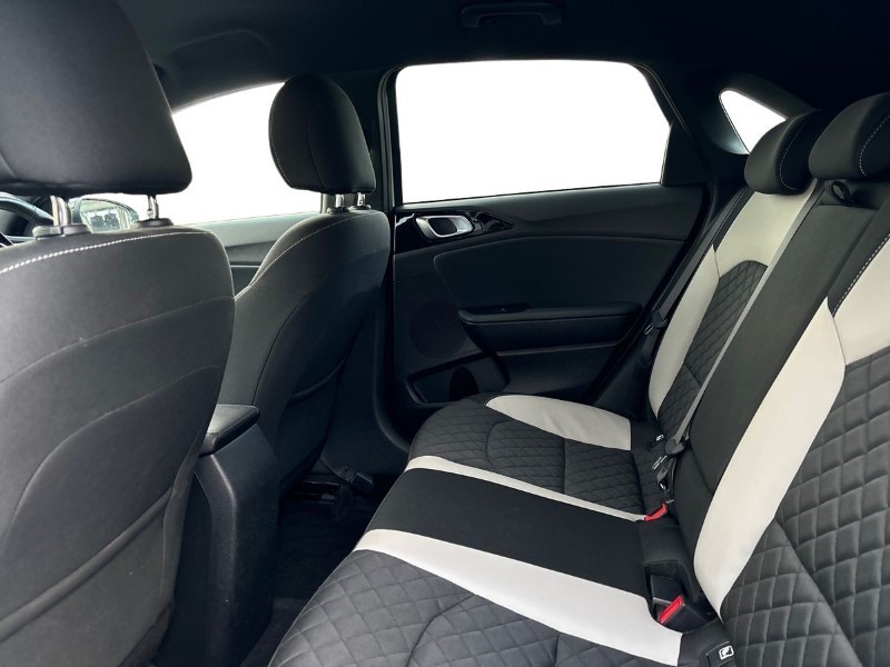 2021 (21) KIA CEED 1.5T GDi ISG GT-Line 5dr 3587322