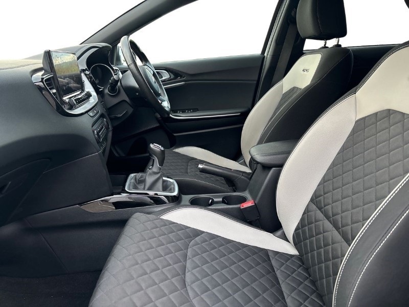 2021 (21) KIA CEED 1.5T GDi ISG GT-Line 5dr 3587321