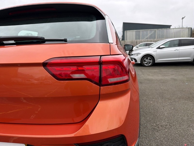 2021 (21) VOLKSWAGEN T-ROC 1.5 TSI EVO SE 5dr 5229640
