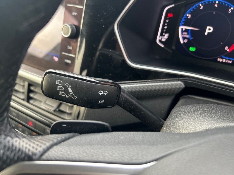 2020 (70) VOLKSWAGEN T-CROSS 1.0 TSI 115 R-Line 5dr DSG 5229322