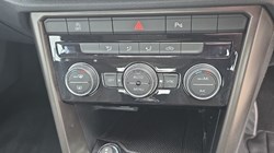 2018 (18) VOLKSWAGEN T-ROC 1.5 TSI EVO SE 5dr 5242187