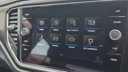 2018 (18) VOLKSWAGEN T-ROC 1.5 TSI EVO SE 5dr 5242184