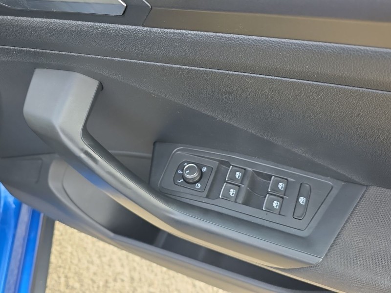 2018 (18) VOLKSWAGEN T-ROC 1.5 TSI EVO SE 5dr 5242176