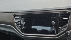 2018 (18) VOLKSWAGEN T-ROC 1.5 TSI EVO SE 5dr 5242188