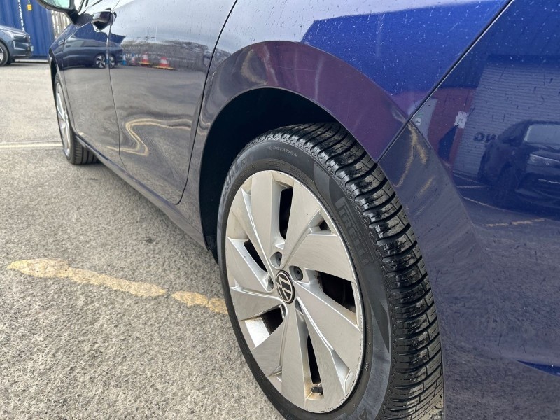 2021 (21) VOLKSWAGEN GOLF 1.5 TSI Style 5dr 5253530