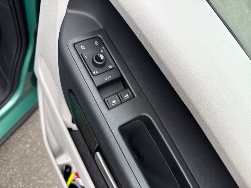 2025 (75) VOLKSWAGEN ID. BUZZ 210kW Style Pro 86kWh 5dr LWB Auto [7 Seat] 5279007