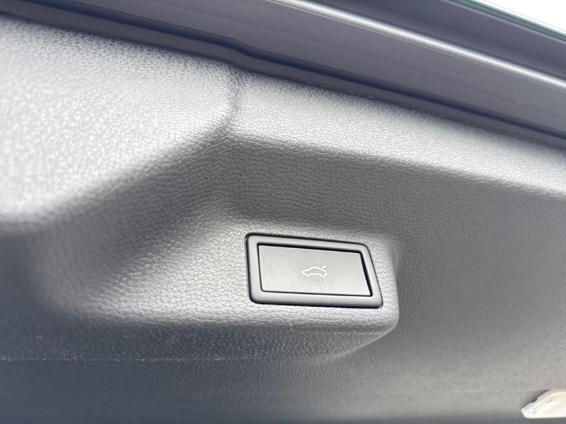 2025 (75) VOLKSWAGEN ID. BUZZ 210kW Style Pro 86kWh 5dr LWB Auto [7 Seat] 5279028