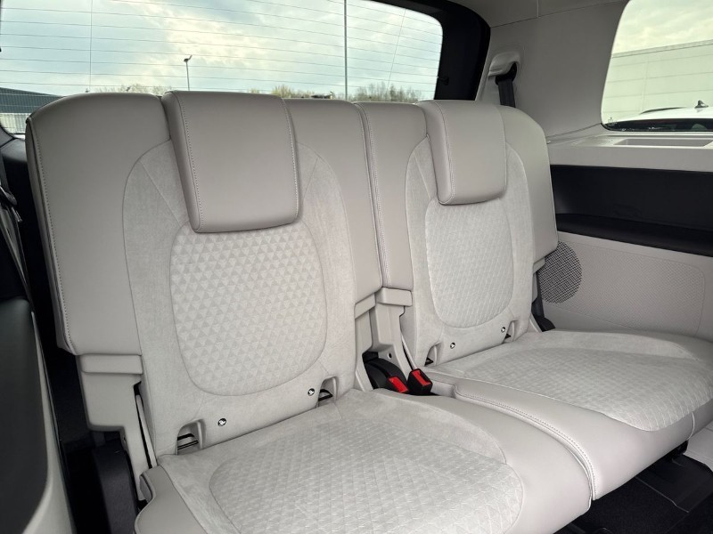 2025 (75) VOLKSWAGEN ID. BUZZ 210kW Style Pro 86kWh 5dr LWB Auto [7 Seat] 5279024